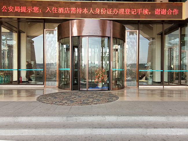 兩翼自動(dòng)旋轉(zhuǎn)門